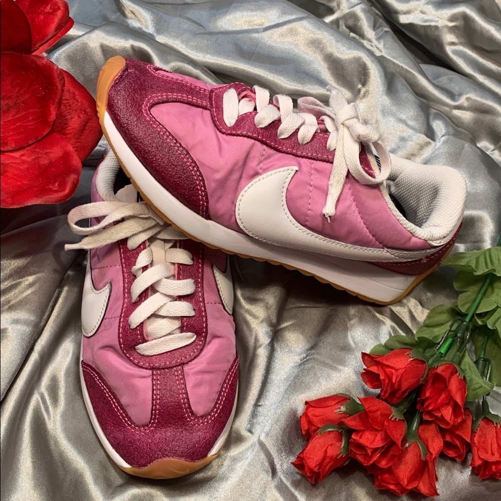 🌹WOMEN'S NIKE PACIFIC • PINK & WHITE SNEAKERS • - Picture 5 of 12